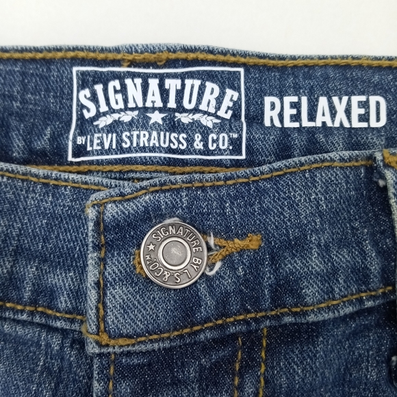 Levi's Relaxed Fit Blue Jeans - Picture 3 of 5